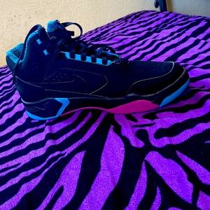 Size:10 Type: Air flights/Jordan’s color:Blue,Purple,Black